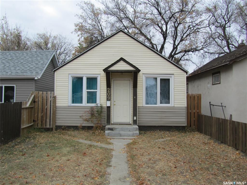 Main Photo: 209 K Avenue South in Saskatoon: Pleasant Hill Residential for sale : MLS®# SK911209