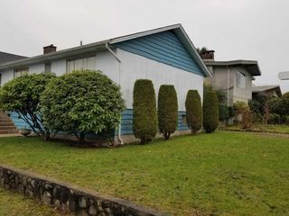Photo 3: 7209 LANCASTER Place in Vancouver: Fraserview VE House for sale (Vancouver East)  : MLS®# R2328531
