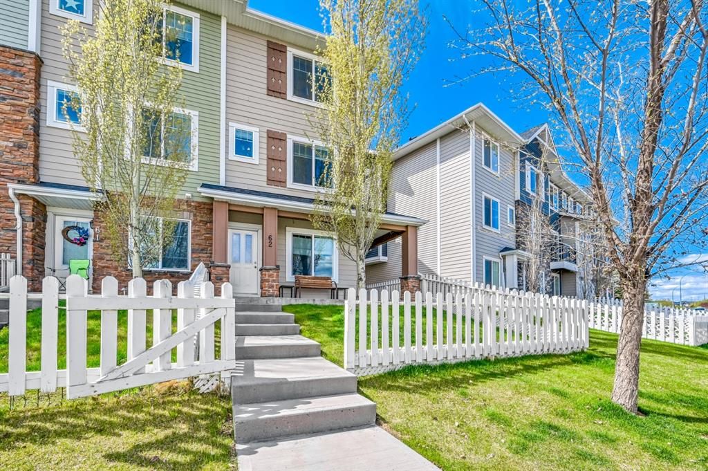 Main Photo: 62 300 Marina Drive: Chestermere Row/Townhouse for sale : MLS®# A1218828