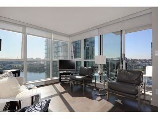 Photo 5: 2302 1408 STRATHMORE Mews in Vancouver: Yaletown Condo for sale in "West One" (Vancouver West)  : MLS®# V1086401