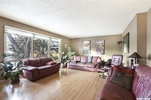 Photo 3: 2317 Parliament Avenue in Regina: Hillsdale Residential for sale : MLS®# SK895676