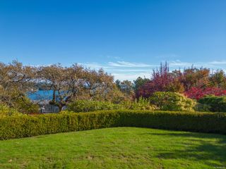 Photo 30: 3550 Beach Dr in Oak Bay: OB Uplands House for sale : MLS®# 949391