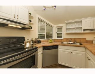 Photo 6: 106 1141 W 7TH Avenue in Vancouver: Fairview VW Townhouse for sale in "FAIRVIEW SLOPES" (Vancouver West)  : MLS®# V700247