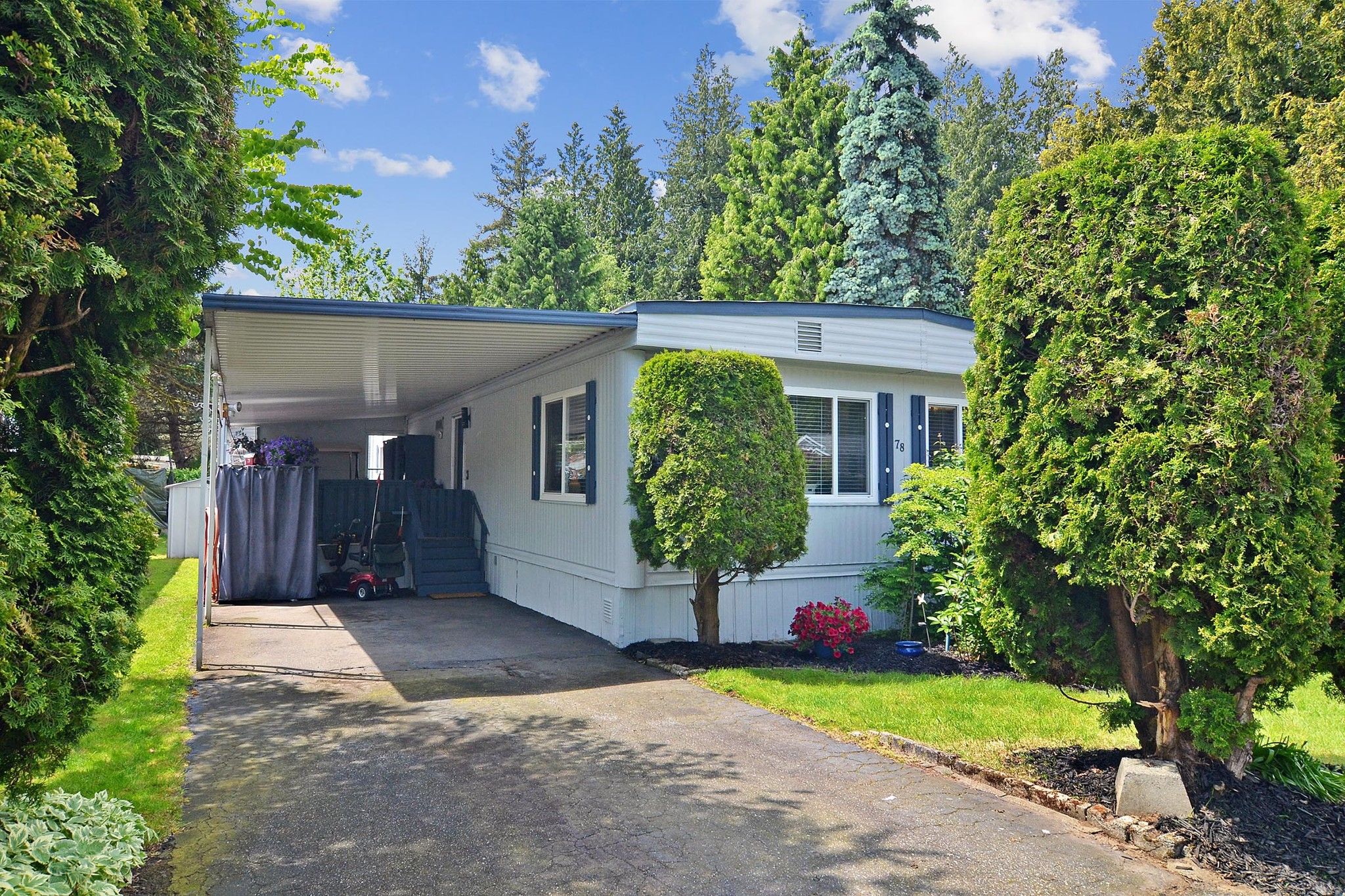 Main Photo: 78 9080 198 Street in Langley: Walnut Grove Manufactured Home for sale in "FOREST GREEN ESTATES" : MLS®# R2693828