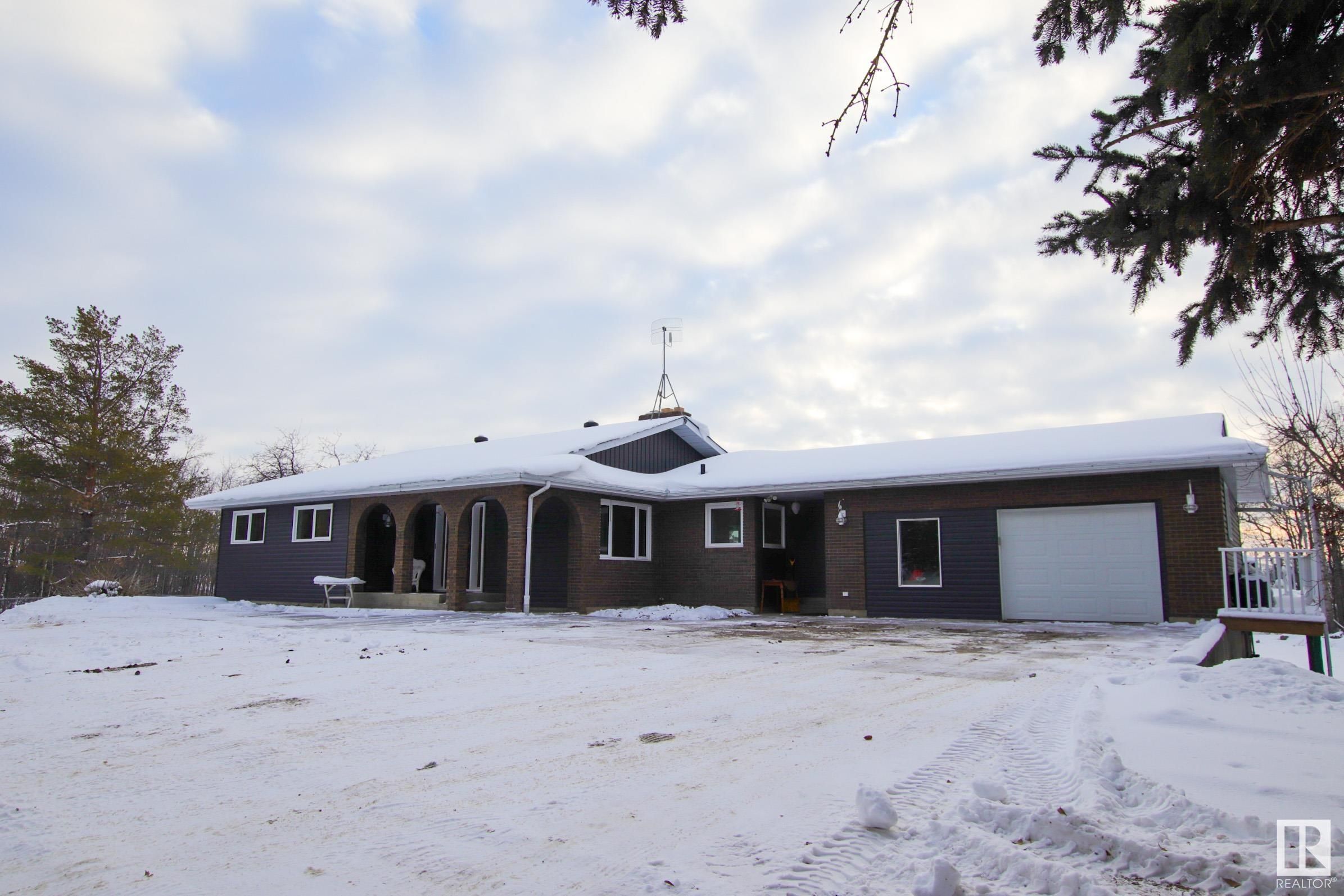 Main Photo: 97 51052 RGE RD 225: Rural Strathcona County House for sale : MLS®# E4324163