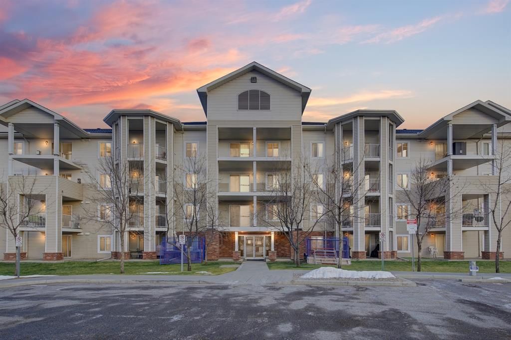 Main Photo: 401 17 Country Village Bay NE in Calgary: Country Hills Village Apartment for sale : MLS®# A1219403