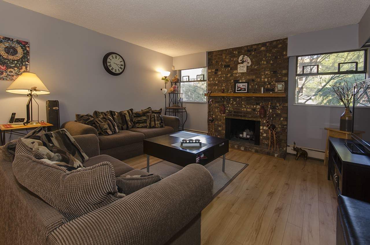 Main Photo: 201 325 W 3RD Street in North Vancouver: Lower Lonsdale Condo for sale in "HARBOURVIEW" : MLS®# R2048602