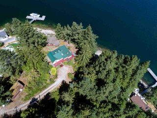 Photo 1: 13038 HASSAN Road in Madeira Park: Pender Harbour Egmont House for sale (Sunshine Coast)  : MLS®# R2187196