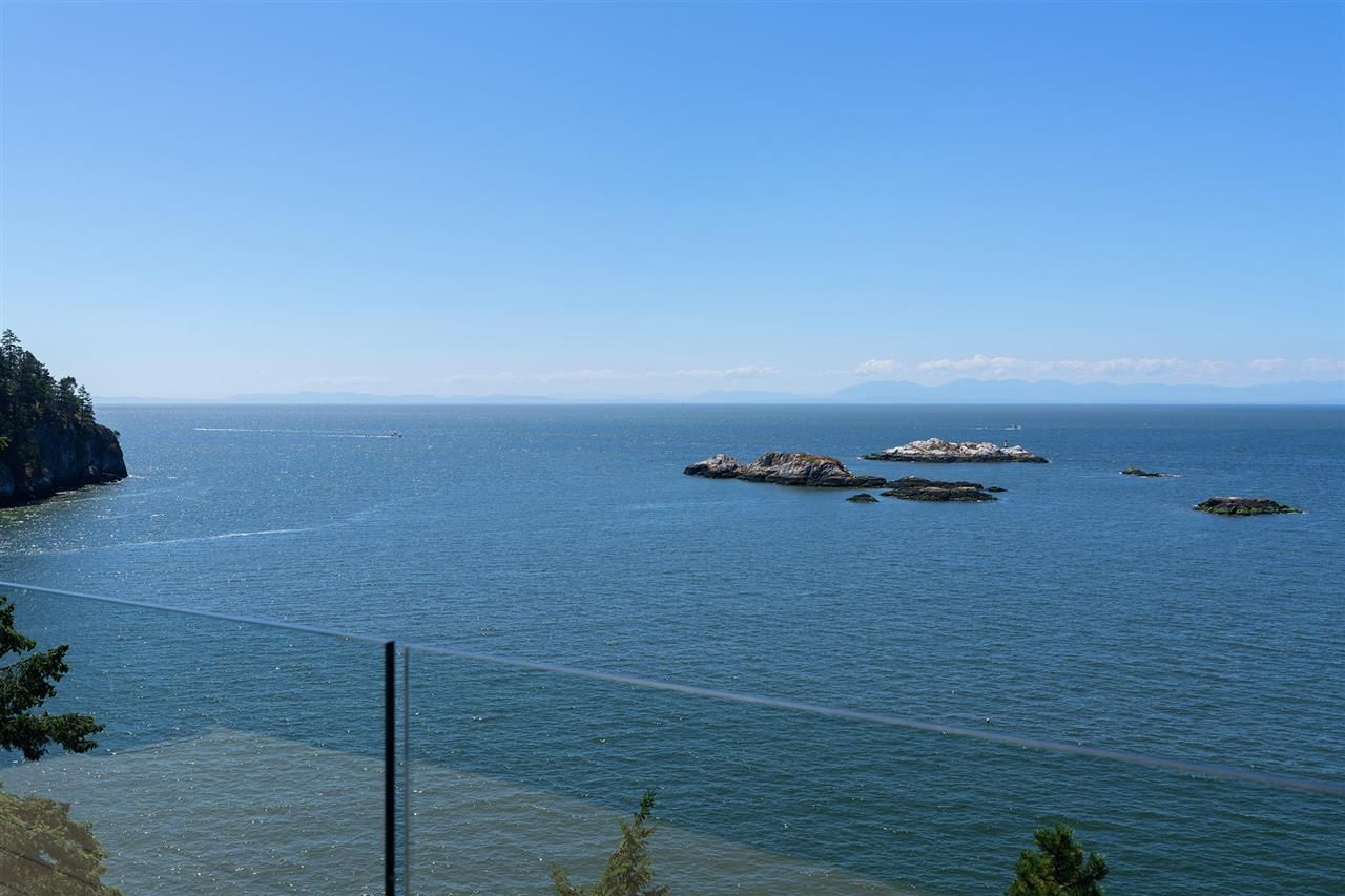 Main Photo: 5235 GULF Place in West Vancouver: Caulfeild House for sale : MLS®# R2498528