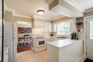Photo 3: 5901 ABERDEEN Street in Surrey: Cloverdale BC House for sale in "Jersey Hills" (Cloverdale)  : MLS®# R2383785