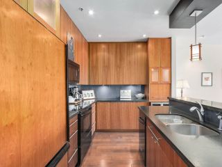 Photo 9: 2244 W 14 Avenue in Vancouver: Kitsilano Townhouse for sale (Vancouver West)  : MLS®# R2332437