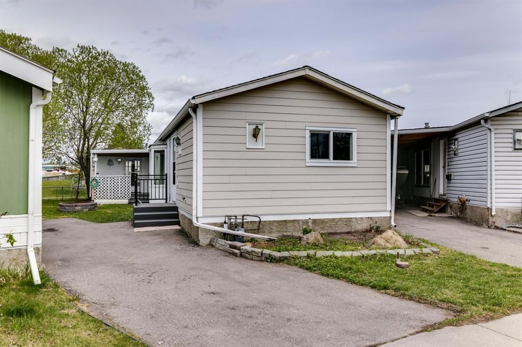 Main Photo: 323 Erin Woods Green SE in Calgary: Erin Woods Detached for sale : MLS®# A1219401