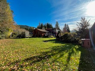 Photo 2: 42035 GOVERNMENT RD in Squamish: Brackendale House for sale