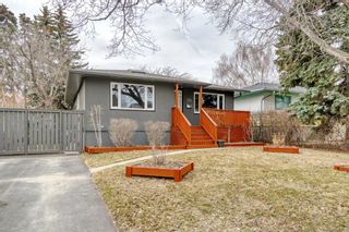 Photo 2: 735 35 Street NW in Calgary: Parkdale Detached for sale : MLS®# A2039316