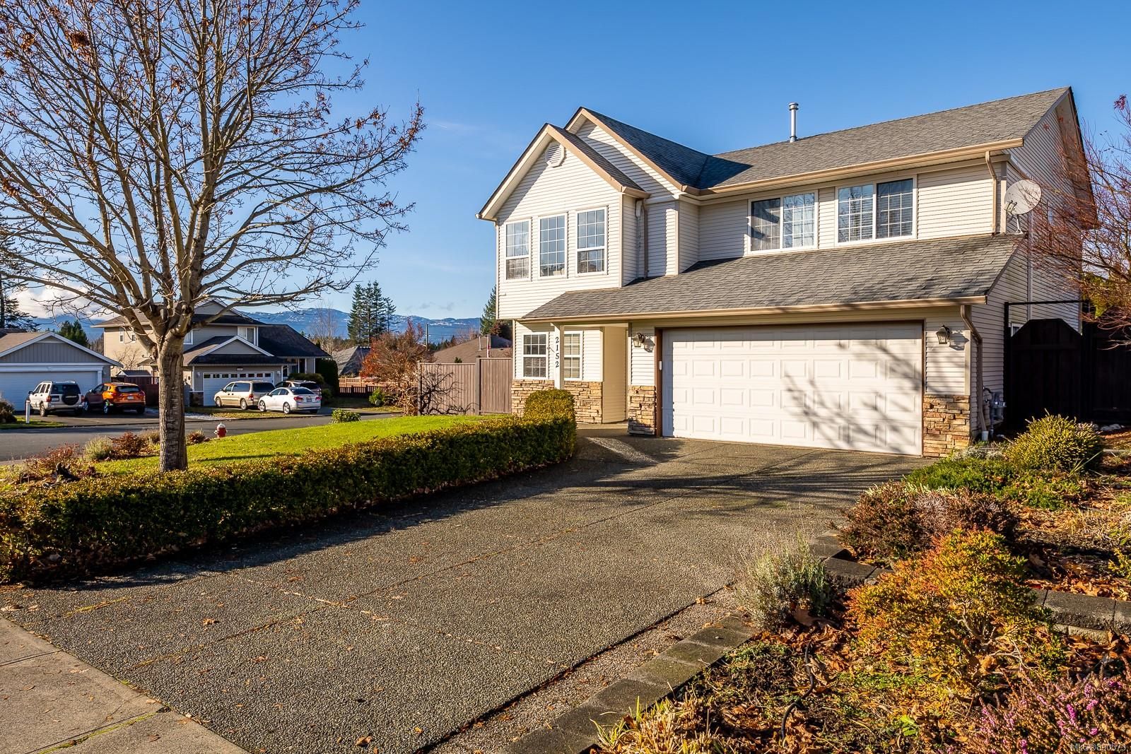 Main Photo: 2152 Stirling Cres in Courtenay: CV Courtenay East House for sale (Comox Valley)  : MLS®# 890573