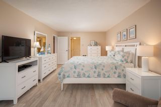 Photo 15: PACIFIC BEACH Condo for sale : 2 bedrooms : 4767 Ocean Blvd #1012 in San Diego