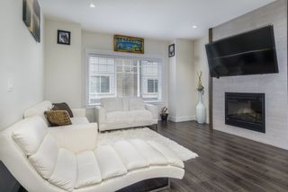 Photo 5: 30 6971 122 Street in Surrey: West Newton Townhouse for sale in "Aura" : MLS®# R2440521