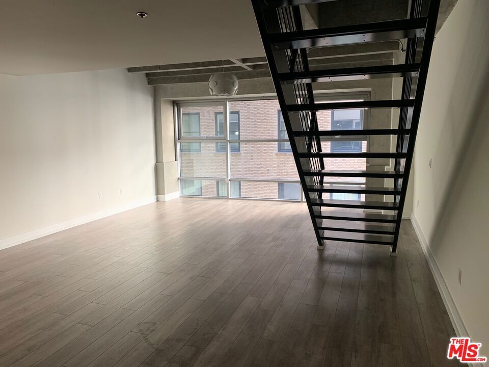 Main Photo: 727 W 7th Street Unit 719 in Los Angeles: Residential Lease for sale (C42 - Downtown L.A.)  : MLS®# 23311553