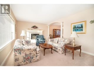 Photo 2: 1421 Lombardy Square in Kelowna: House for sale : MLS®# 10307272
