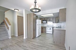 Photo 2: 230 Hawkstone Manor NW in Calgary: Hawkwood Row/Townhouse for sale : MLS®# A1103493