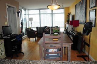Photo 3: 803 610 VICTORIA Street in New Westminster: Downtown NW Condo for sale in "THE POINT" : MLS®# R2159515