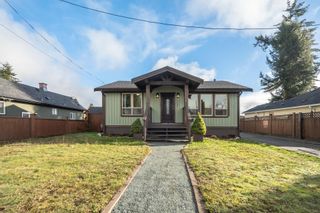 Photo 1: 7582 DUNSMUIR Street in Mission: Mission BC House for sale : MLS®# R2800184