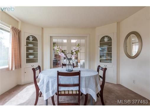 Main Photo: 2658 Musgrave St in VICTORIA: OB Estevan House for sale (Oak Bay)  : MLS®# 757835