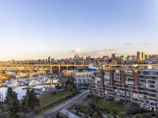 Photo 8: 1104 1450 PENNYFARTHING Drive in Vancouver: False Creek Condo for sale in "HARBOUR COVE" (Vancouver West)  : MLS®# R2549761