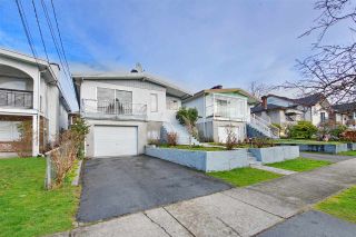 Photo 1: 235 E 62ND Avenue in Vancouver: South Vancouver House for sale (Vancouver East)  : MLS®# R2433374