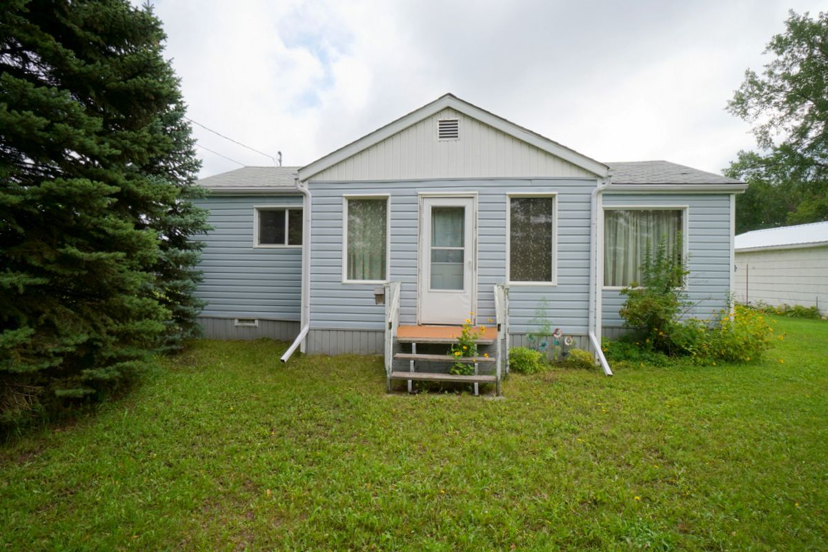 Main Photo: 174 Ross St in Macgregor: House for sale : MLS®# 202219830