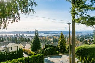 Photo 3: 530 E 29TH Street in North Vancouver: Upper Lonsdale House for sale : MLS®# R2015333