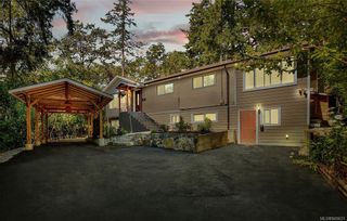 Photo 1: 618 Fernhill Pl in Esquimalt: Es Saxe Point House for sale : MLS®# 845631