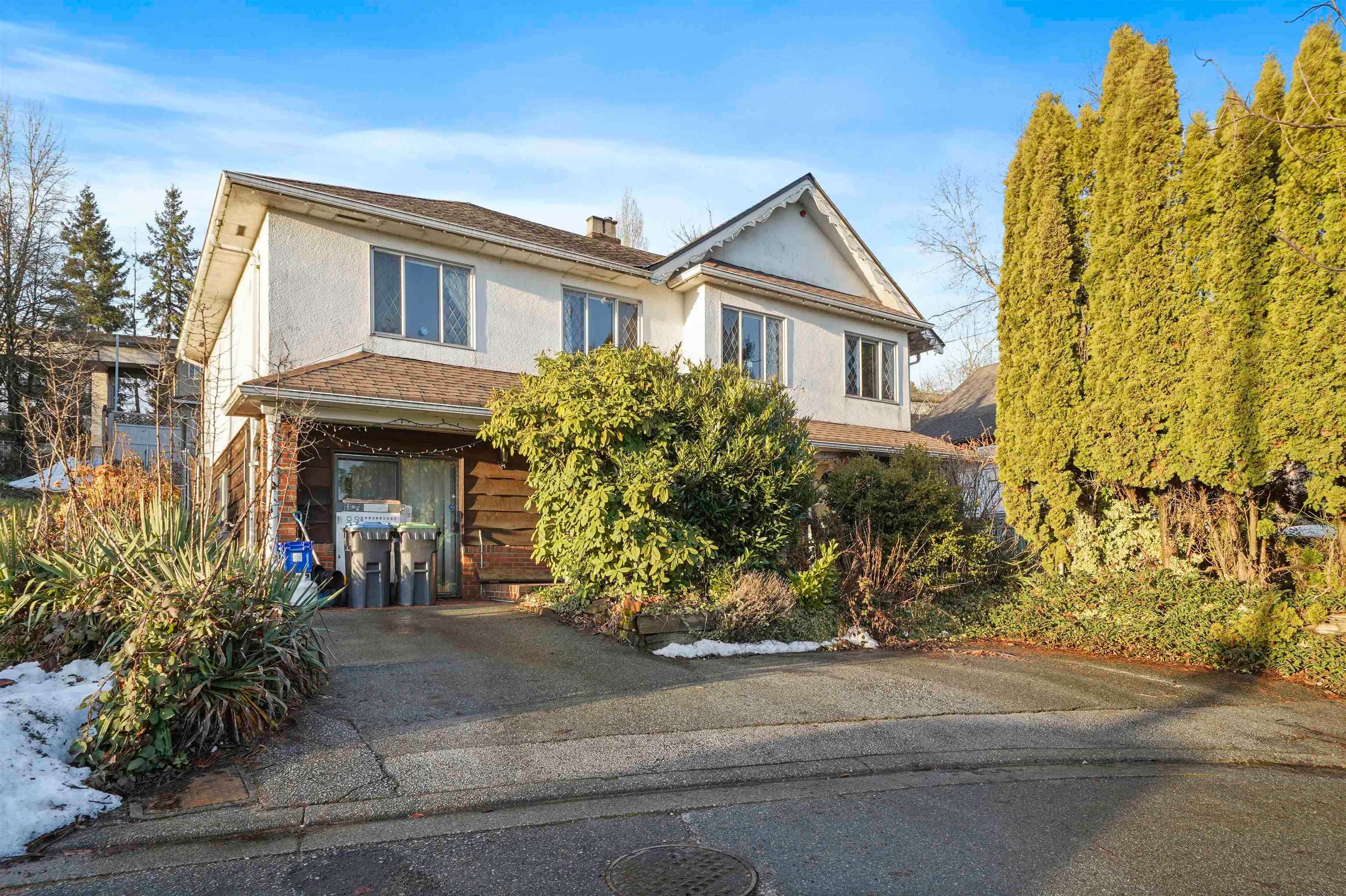 Main Photo: 2013 MARINE Way in New Westminster: Connaught Heights House for sale : MLS®# R2640987