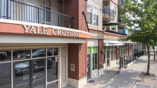 Photo 1: 407 2632 PAULINE Street in Abbotsford: Central Abbotsford Condo for sale in "YALE CROSSING" : MLS®# R2816858