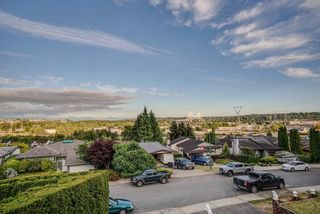 Photo 1: 254 WARRICK Street in Coquitlam: Cape Horn House for sale : MLS®# R2479071