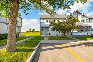 Photo 2: A 17 Apple Lane in Winnipeg: Crestview Condominium for sale (5H)  : MLS®# 202222027