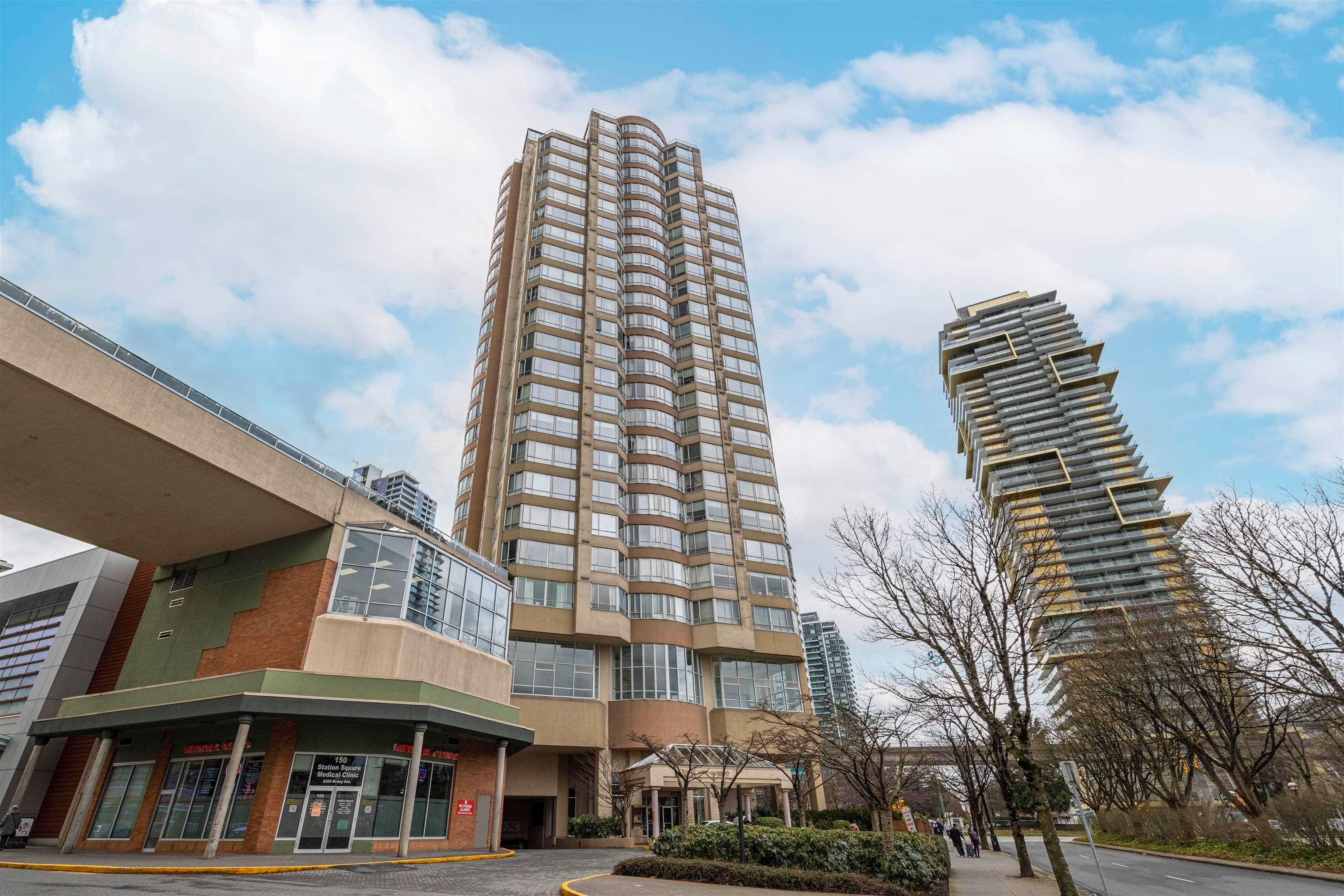 Main Photo: 1103 6240 MCKAY Avenue in Burnaby: Metrotown Condo for sale (Burnaby South)  : MLS®# R2760678