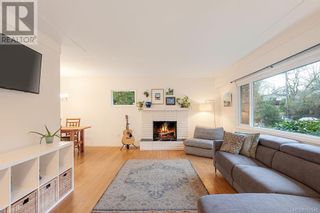 Photo 2: 3945 Shorncliffe Rd in Saanich: House for sale : MLS®# 960542