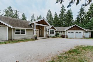 Photo 2: 1454 NORTH Road in Gibsons: Gibsons & Area House for sale (Sunshine Coast)  : MLS®# R2705019