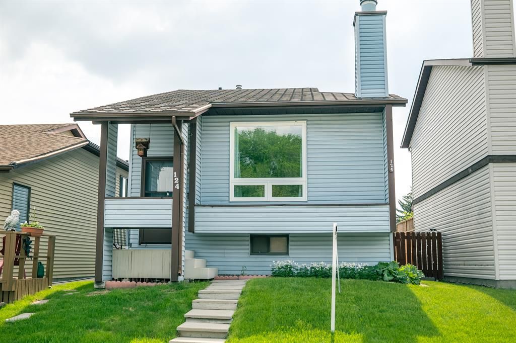 Main Photo: 124 Bedford Place NE in Calgary: Beddington Heights Detached for sale : MLS®# A2051653