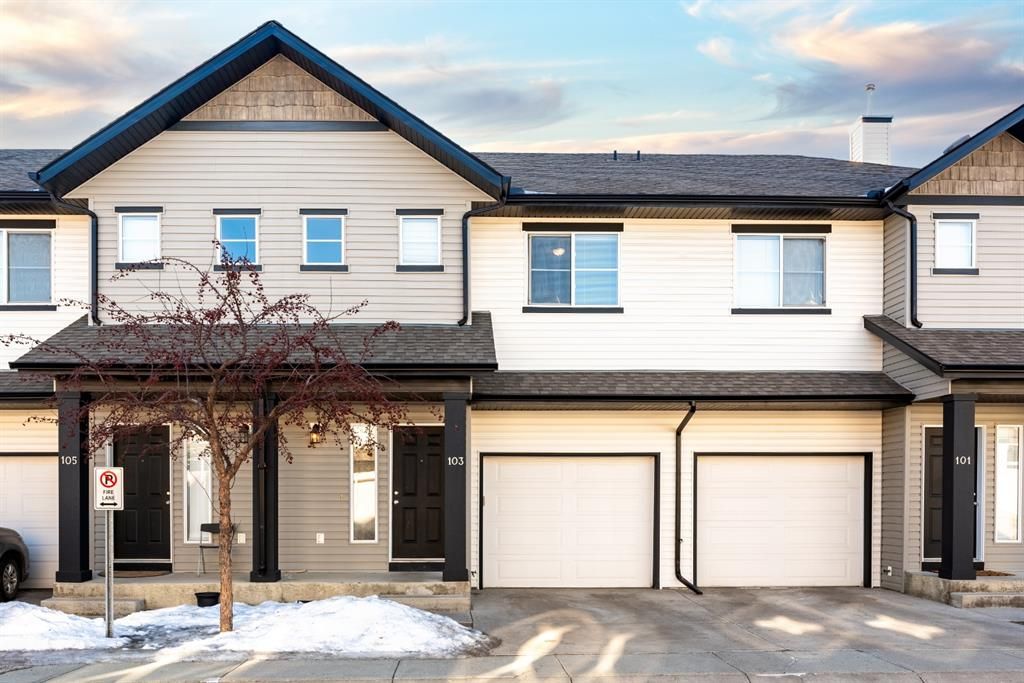 Main Photo: 103 Everridge Gardens SW in Calgary: Evergreen Row/Townhouse for sale : MLS®# A1061680