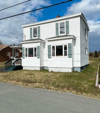 Photo 2: 92 Victoria Street in Springhill: 102S-South of Hwy 104, Parrsboro Residential for sale (Northern Region)  : MLS®# 202407487
