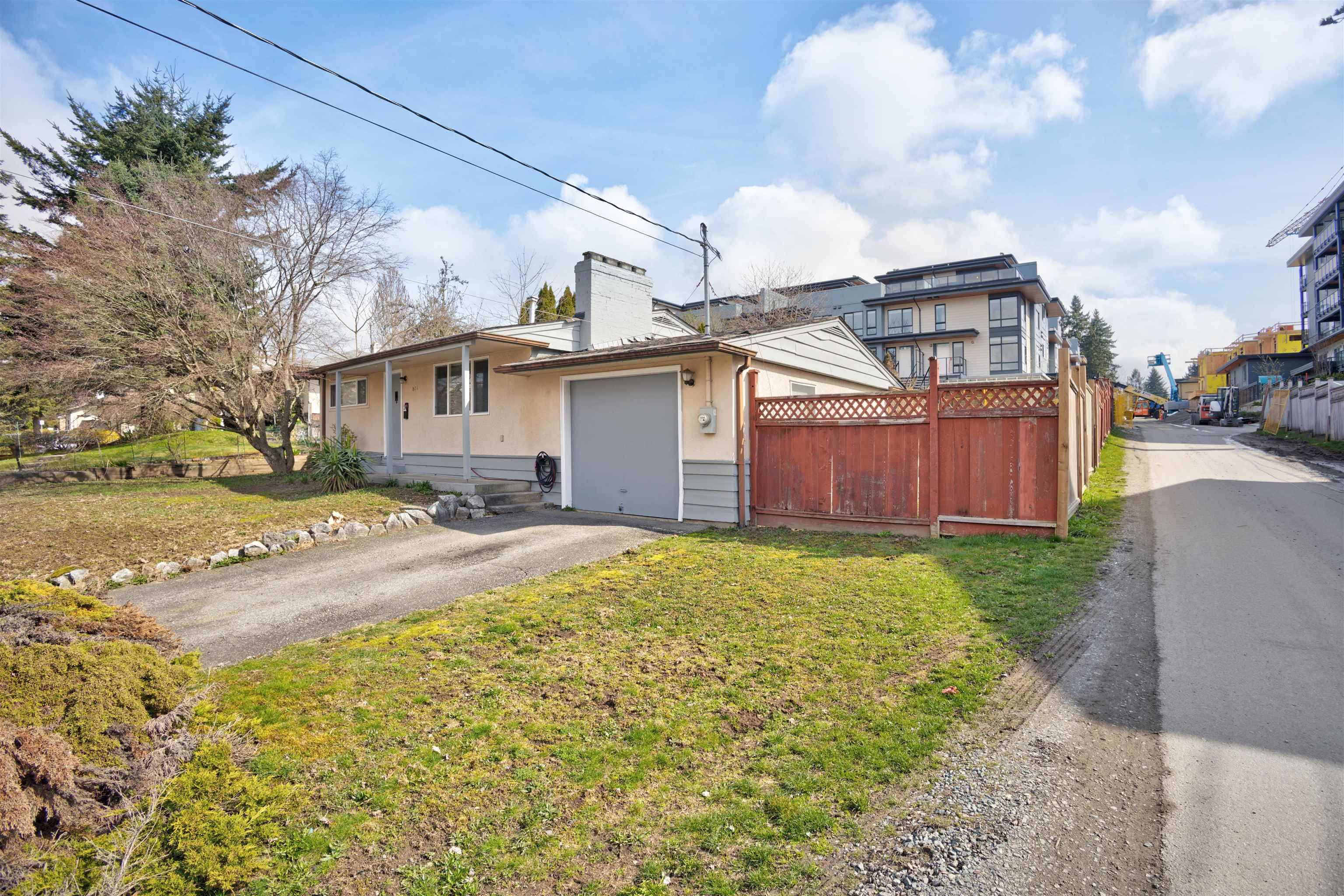 Main Photo: 811 DOGWOOD Street in Coquitlam: Coquitlam West House for sale : MLS®# R2673044