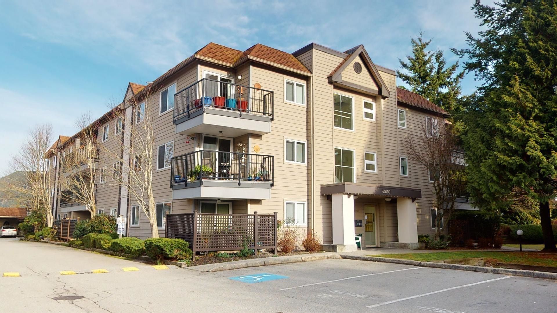 Main Photo: D109 40160 WILLOW Crescent in Squamish: Garibaldi Estates Condo for sale in "Diamondhead Place" : MLS®# R2637334