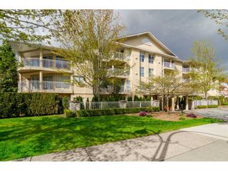 Photo 1: 412 13727 74 Avenue in Surrey: East Newton Condo for sale in "King's Court" : MLS®# R2157470