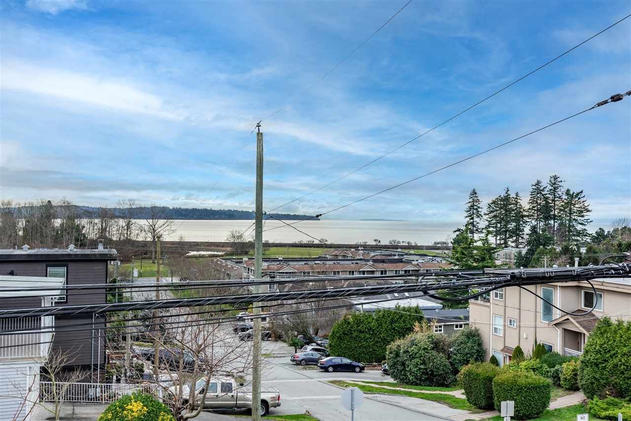 Main Photo: 15913 COLUMBIA Avenue: White Rock House for sale in "EAST BEACH" (South Surrey White Rock)  : MLS®# R2533866