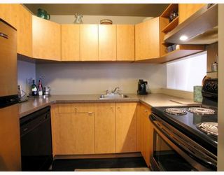 Photo 6: 407 1345 COMOX Street in Vancouver: West End VW Condo for sale in "TIFFANY COURT" (Vancouver West)  : MLS®# V755728