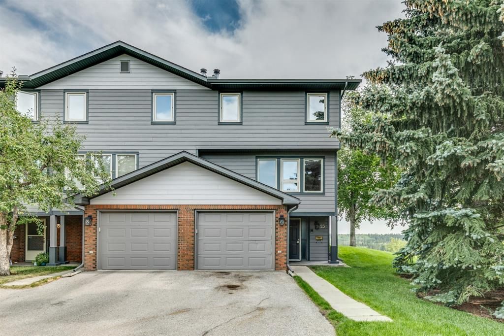 Main Photo: 23 64 Woodacres Crescent SW in Calgary: Woodbine Row/Townhouse for sale : MLS®# A1251941