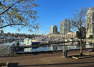 Photo 3: 908 1033 MARINASIDE Crescent in Vancouver: Yaletown Condo for sale in "Quaywest" (Vancouver West)  : MLS®# R2833085