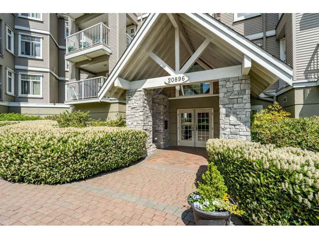 Main Photo: 107 20896 57 Avenue in Langley: Langley City Condo for sale in "BAYBERRY LANE" : MLS®# R2452452